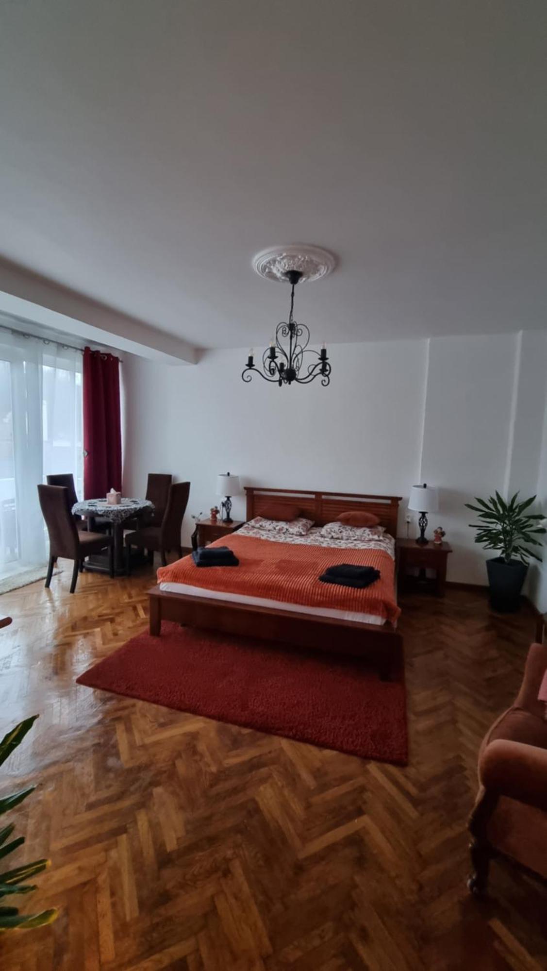 Toma Boutique Lägenhet Braşov Exteriör bild