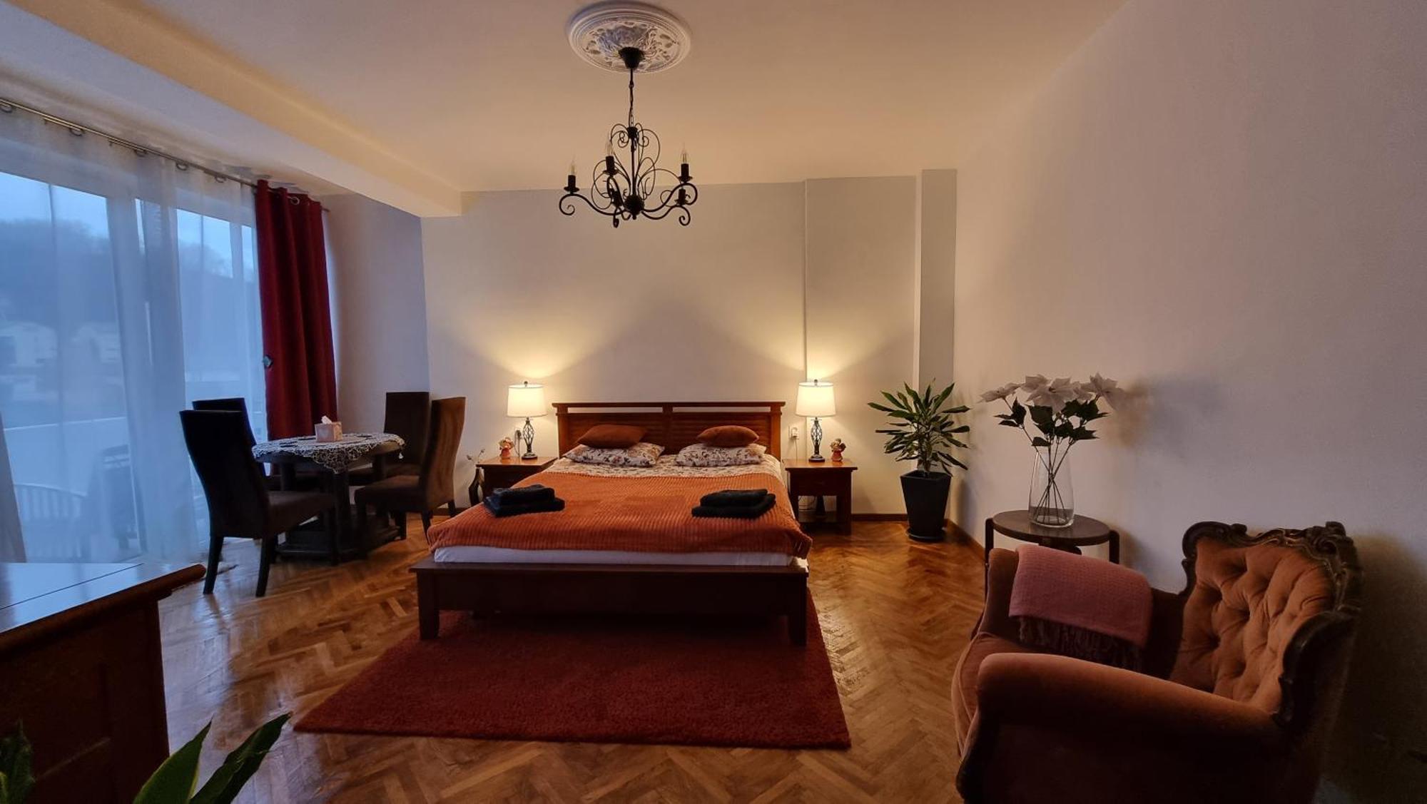Toma Boutique Lägenhet Braşov Exteriör bild