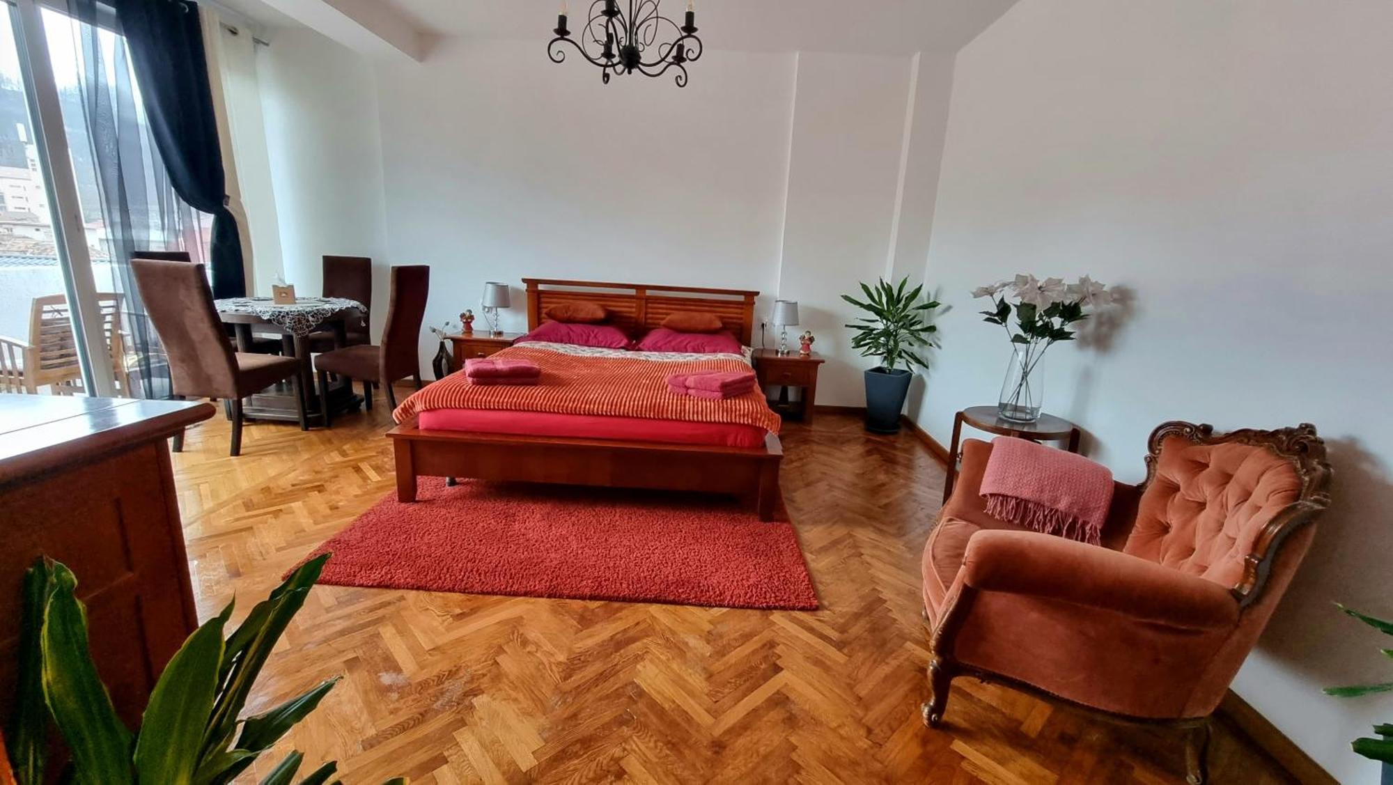 Toma Boutique Lägenhet Braşov Exteriör bild