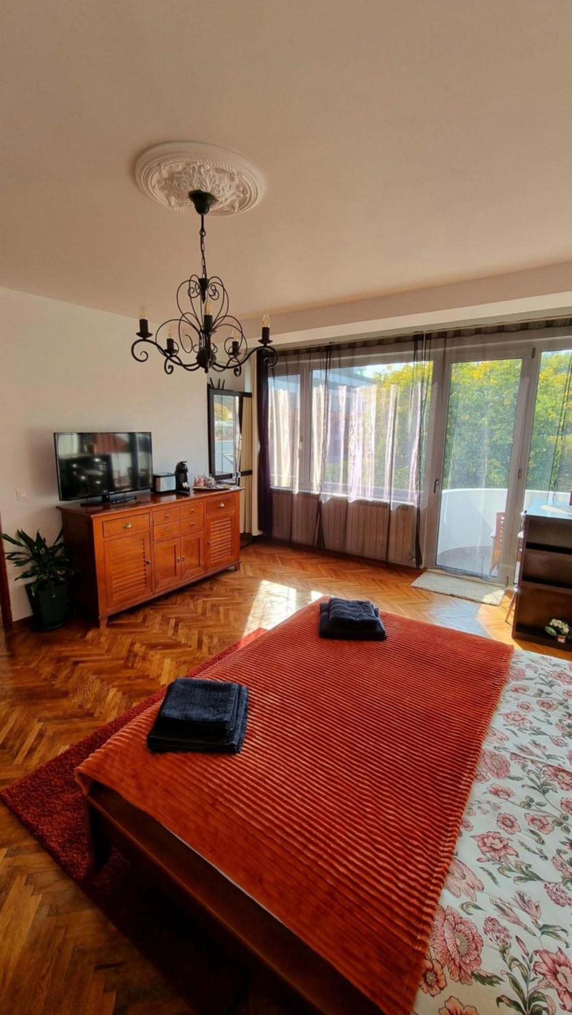 Toma Boutique Lägenhet Braşov Exteriör bild