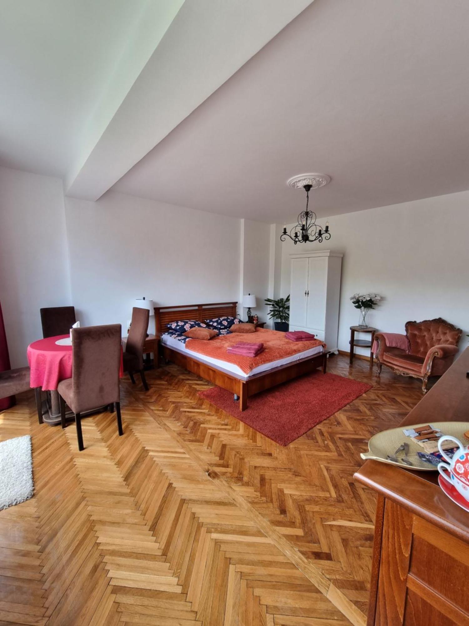 Toma Boutique Lägenhet Braşov Exteriör bild