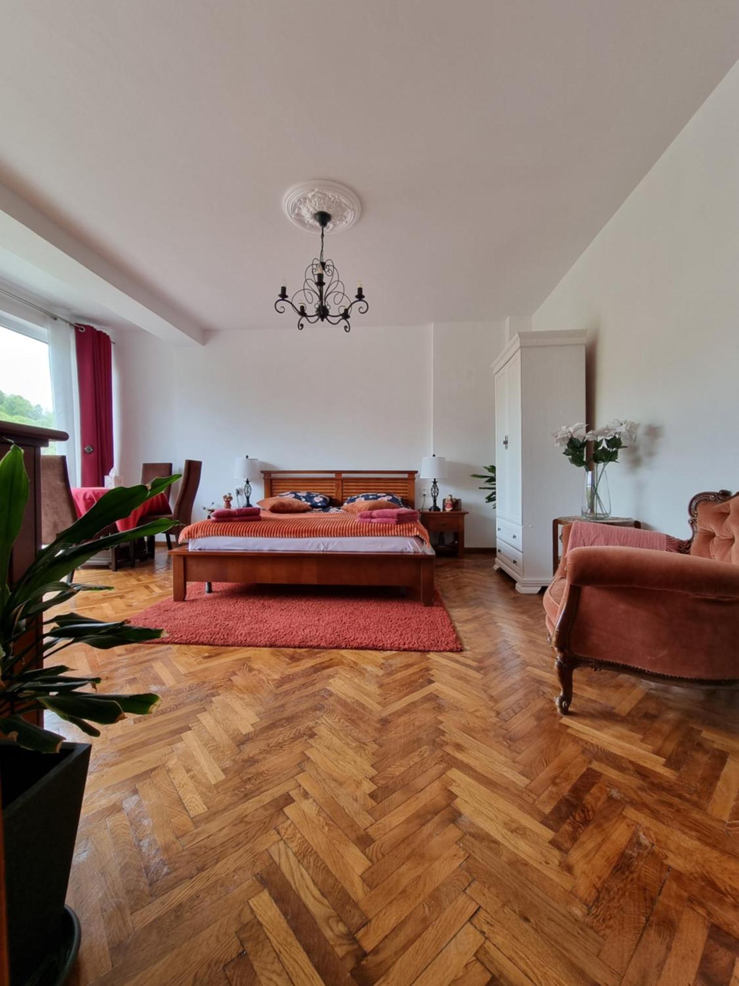 Toma Boutique Lägenhet Braşov Exteriör bild